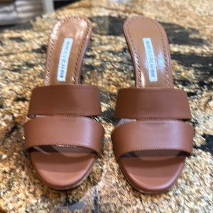 Never worn manolo blahnik lacopa sandal on cognac. Size 36.5